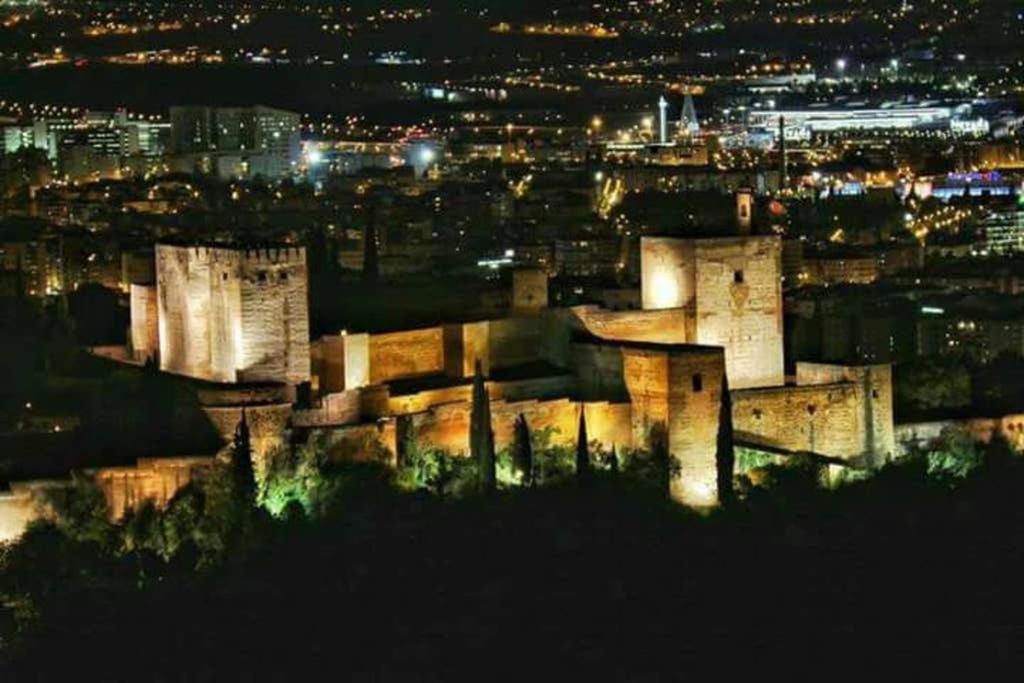 Blanco Esqui Y Alhambra. Garaje Privado Granada